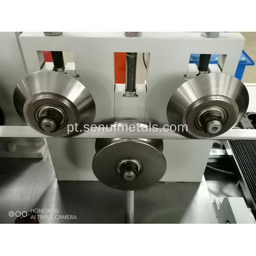 máquina formadora de rolos de aço leve